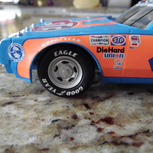 RICHARD PETTY FRANKLIN MINT #43 METAL CAR COLLECTIBLE VINTAGE - Picture 7 of 16